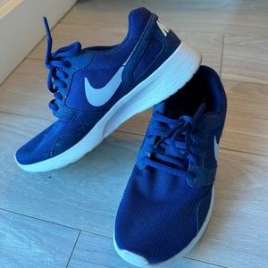 COPY - Nike Walking Sneakers 6